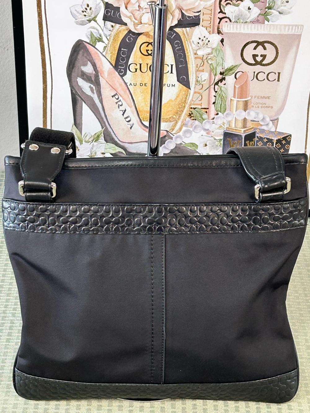 COACH 2010 Signature Leather Shoulder/Crossbody Bag 😍🖤🔥 - Picture 17 of 17